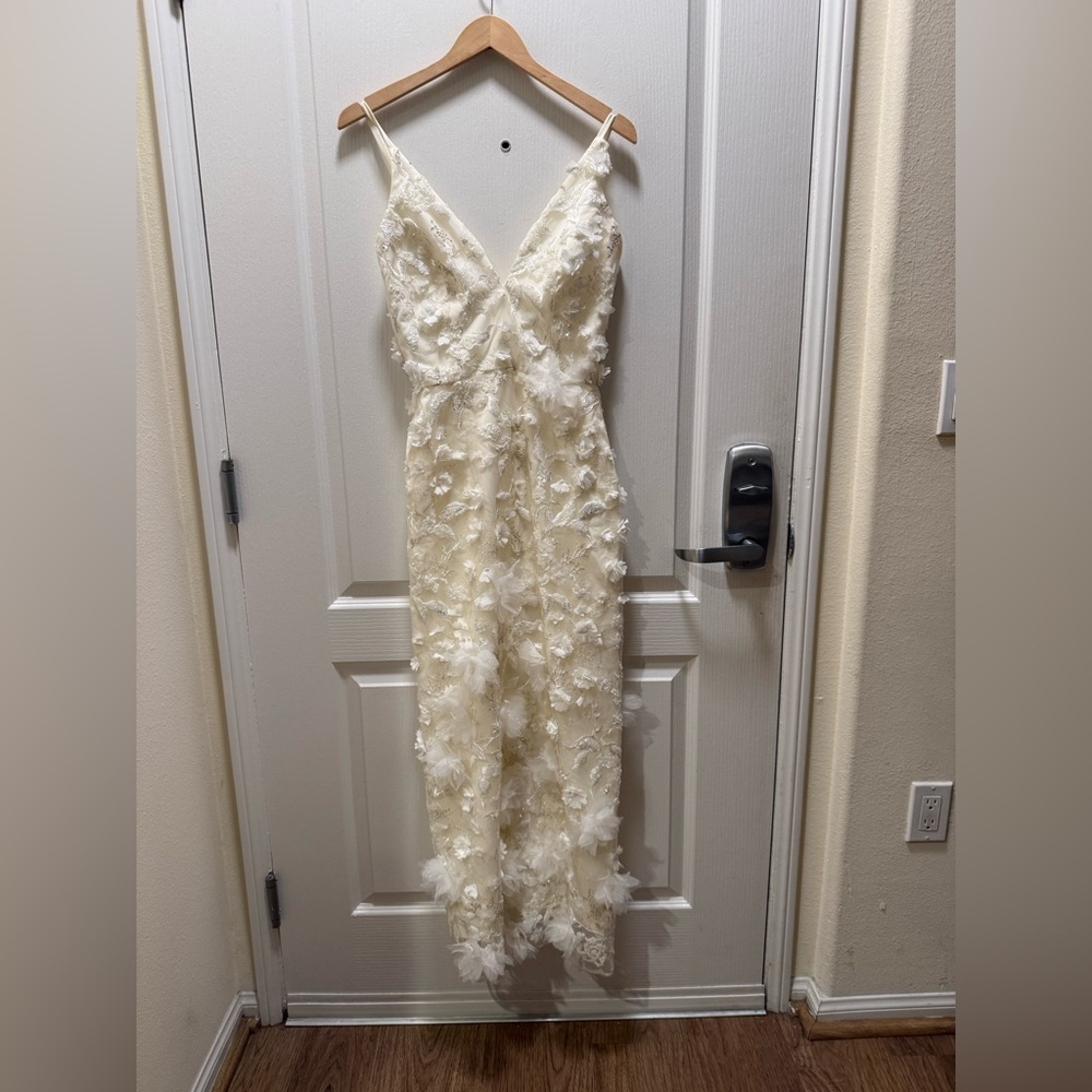 HELSI Nora Deep V-Neck Sequin & Applique Midi Dress Size XS off white NWOT - Picture 4 of 9